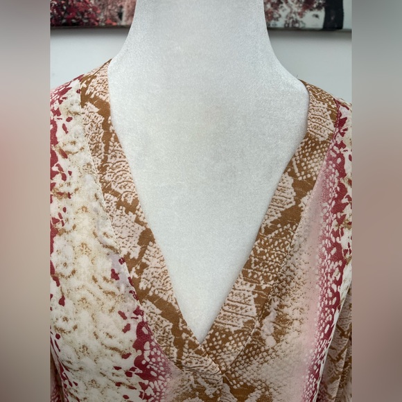 ENTRO Women’s Tunic Top Blouse Pink Snake Print Size L V Neck Balloon Sleeve - Picture 5 of 13